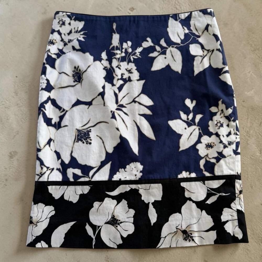 WHBM Floral Pencil Skirt Navy Blue Black Colorblock Lined Stretch‎ Size 4